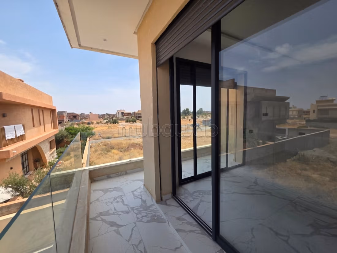 A vendre magnifique villa route d'amzmiz 
8km/kech
