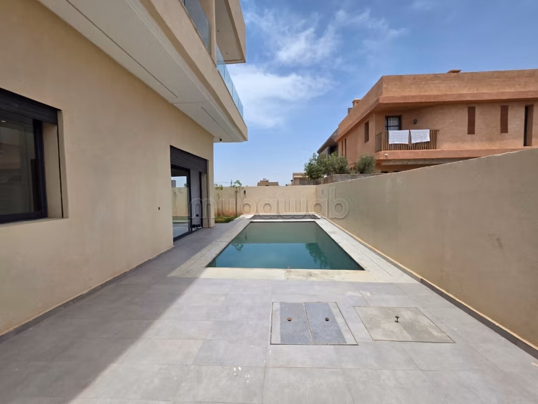 A vendre magnifique villa route d'amzmiz 
8km/kech