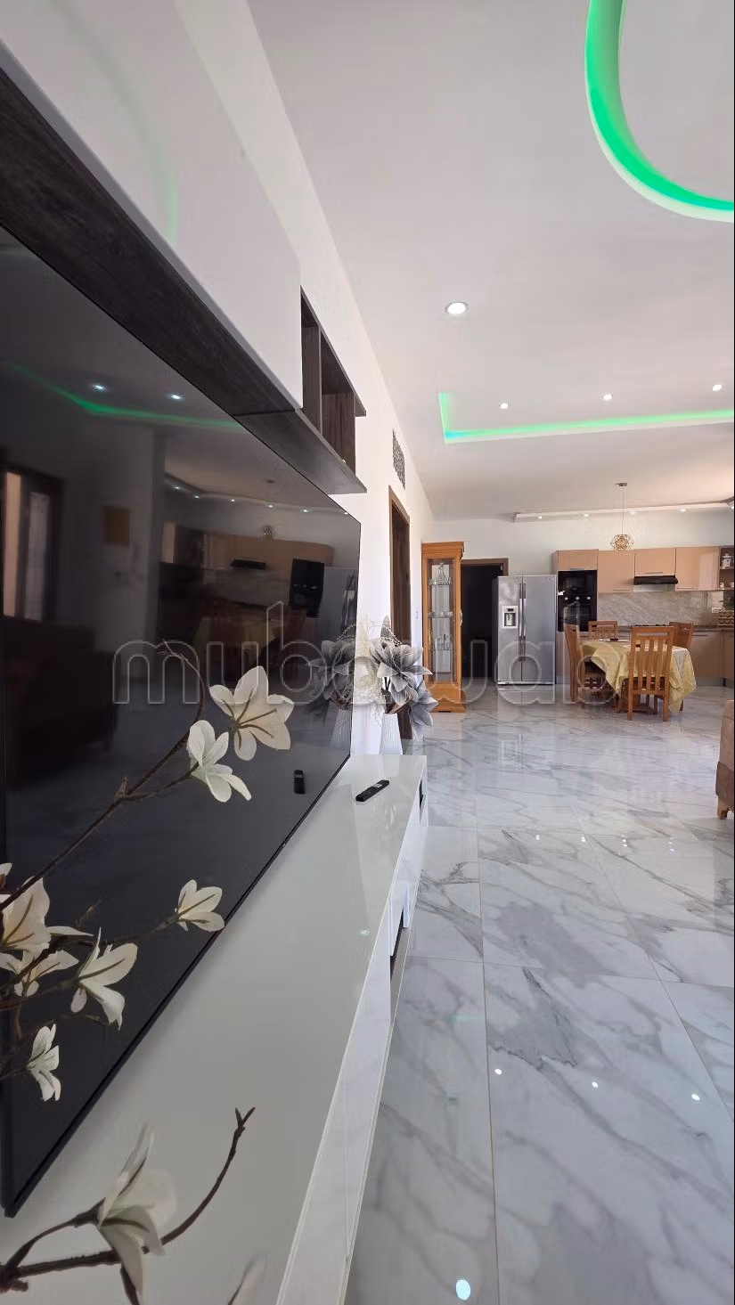 Location villa de haut standing à Midoun. Surface de 550 m². Climatisation et piscine