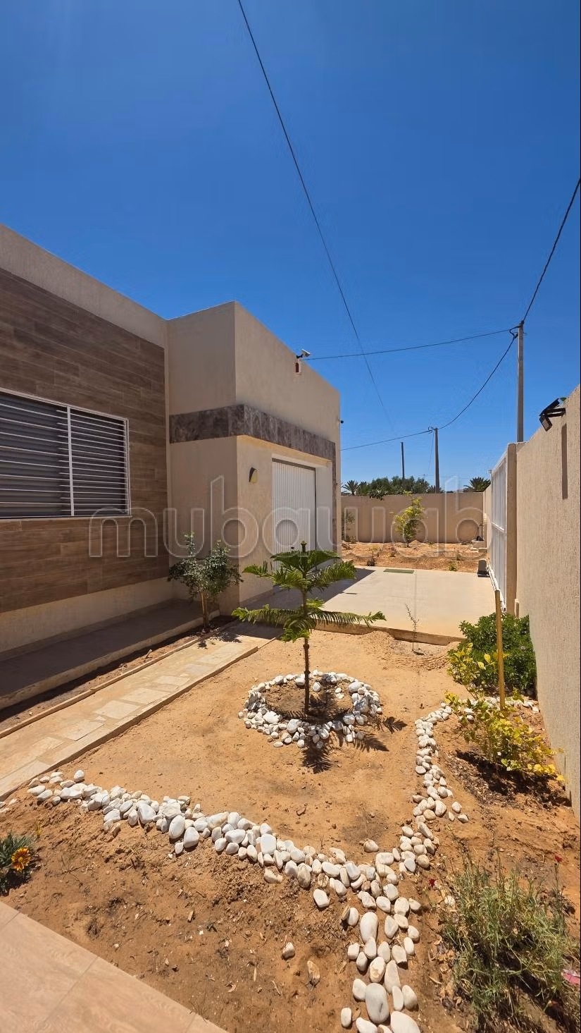 Location villa de haut standing à Midoun. Surface de 550 m². Climatisation et piscine