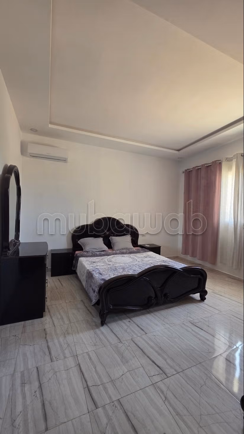 Location villa de haut standing à Midoun. Surface de 550 m². Climatisation et piscine