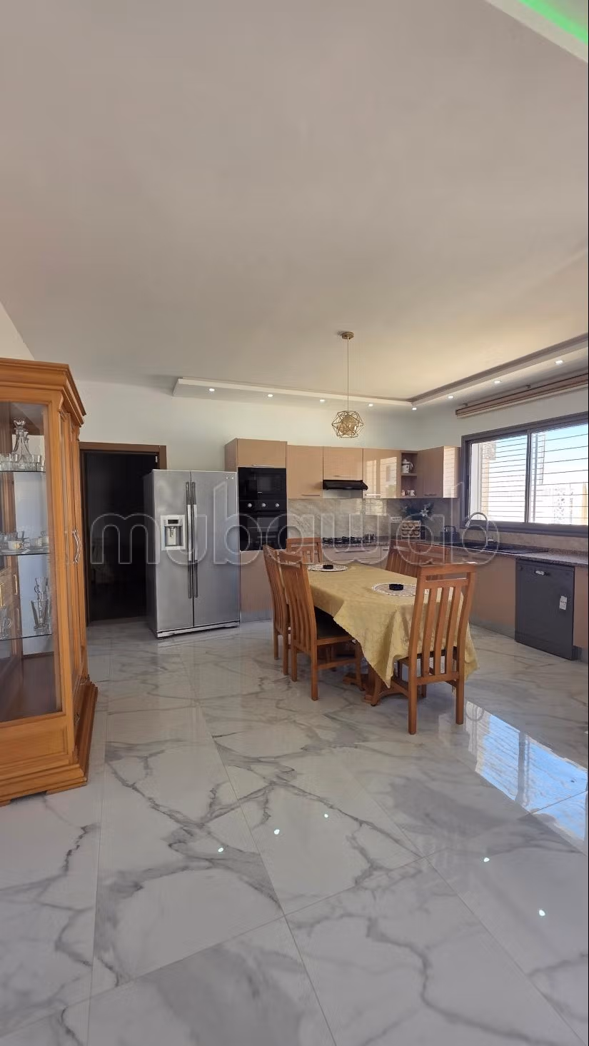 Location villa de haut standing à Midoun. Surface de 550 m². Climatisation et piscine
