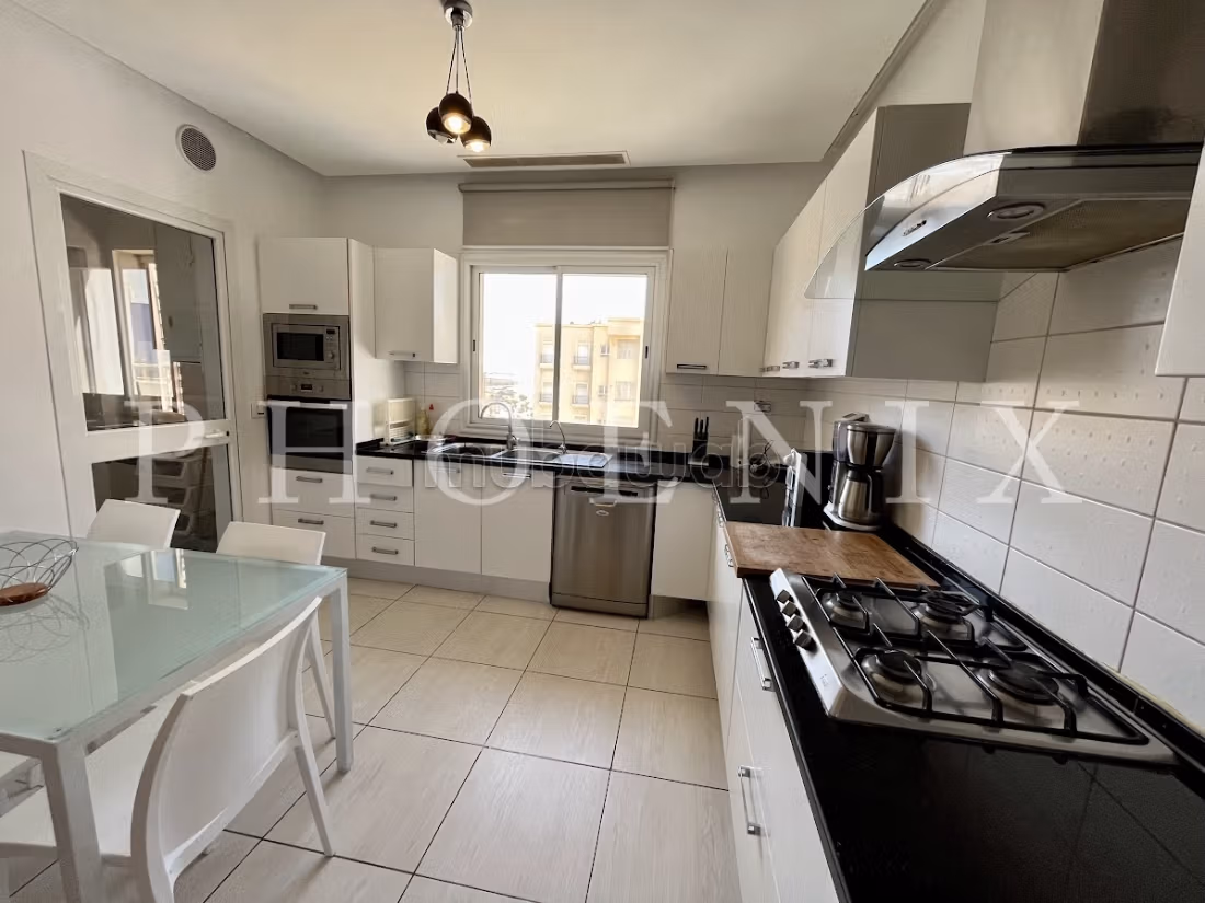 Penthouse S4 meublé avec piscine au lac 2