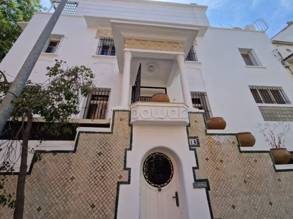 Villa professionnelle 450 m² 
Bd Rachidi