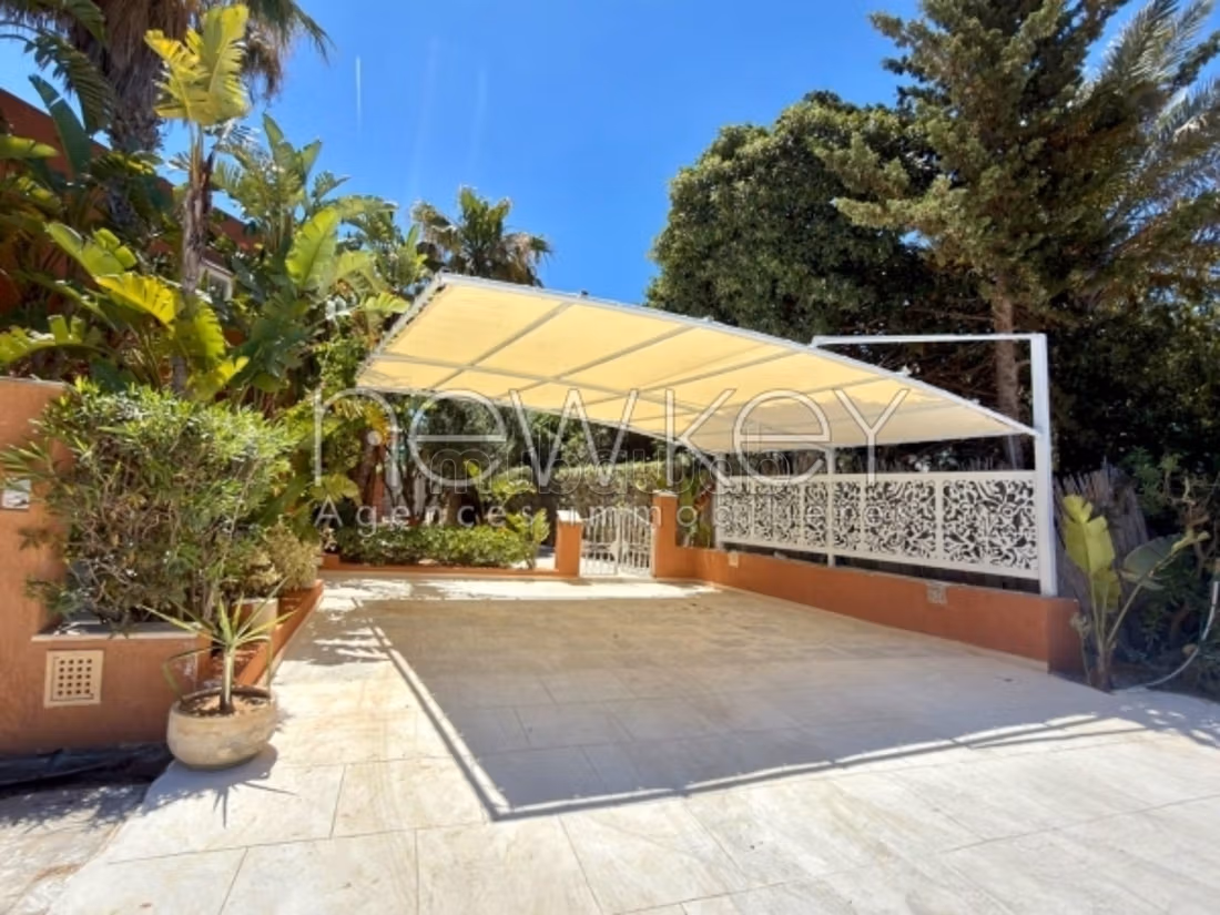 S2 con una terrazza e una vista libera a Gammarth