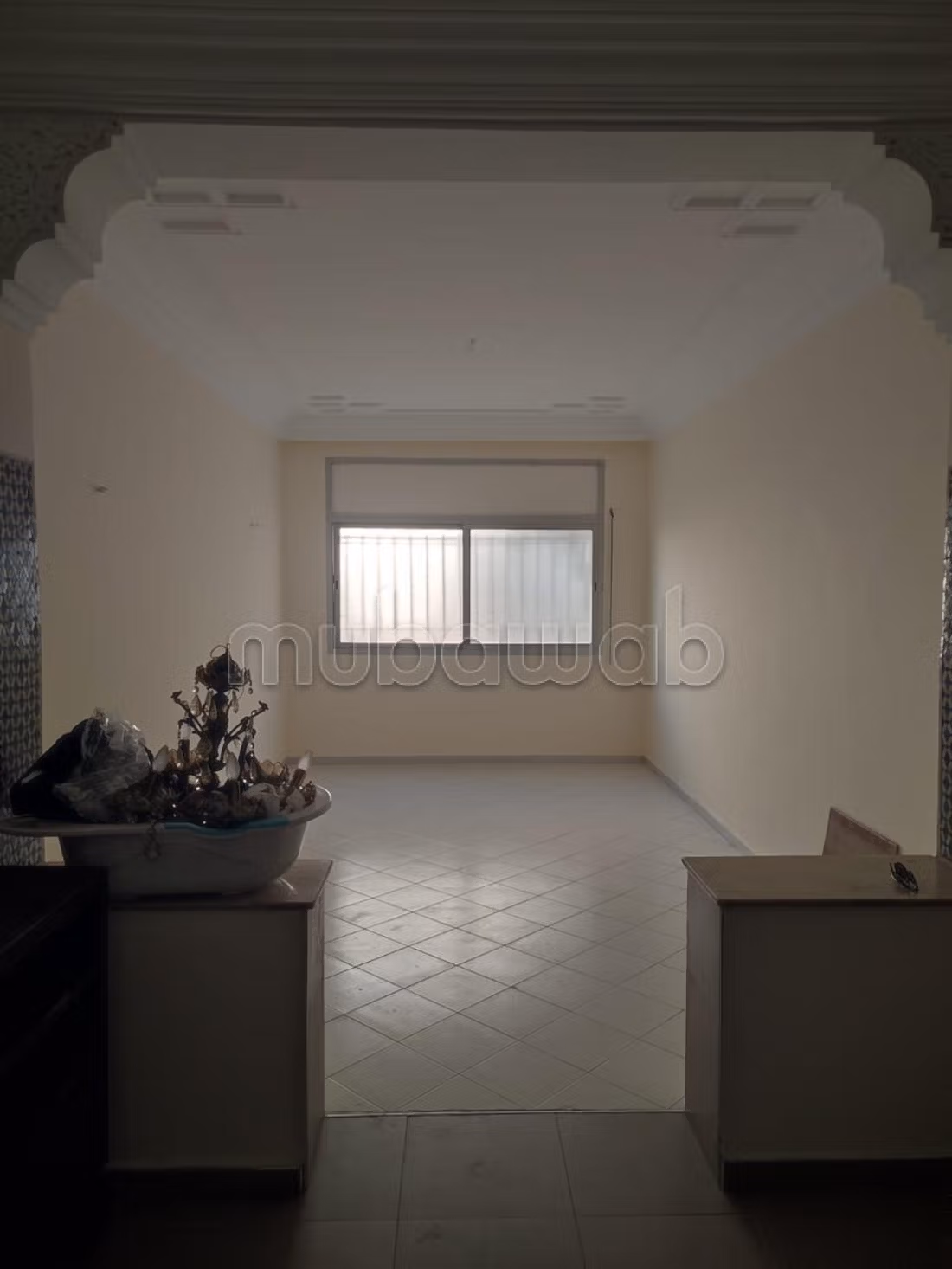 Appartement à vendre à Bab Sebta. Surface totale de 80 m². Place de parking et balcon.