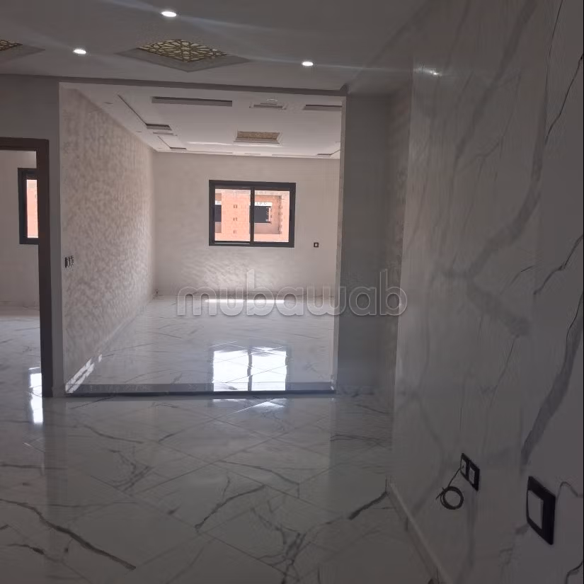 Apartamento en venta en Deroua. 3 habitaciones. Ascensor