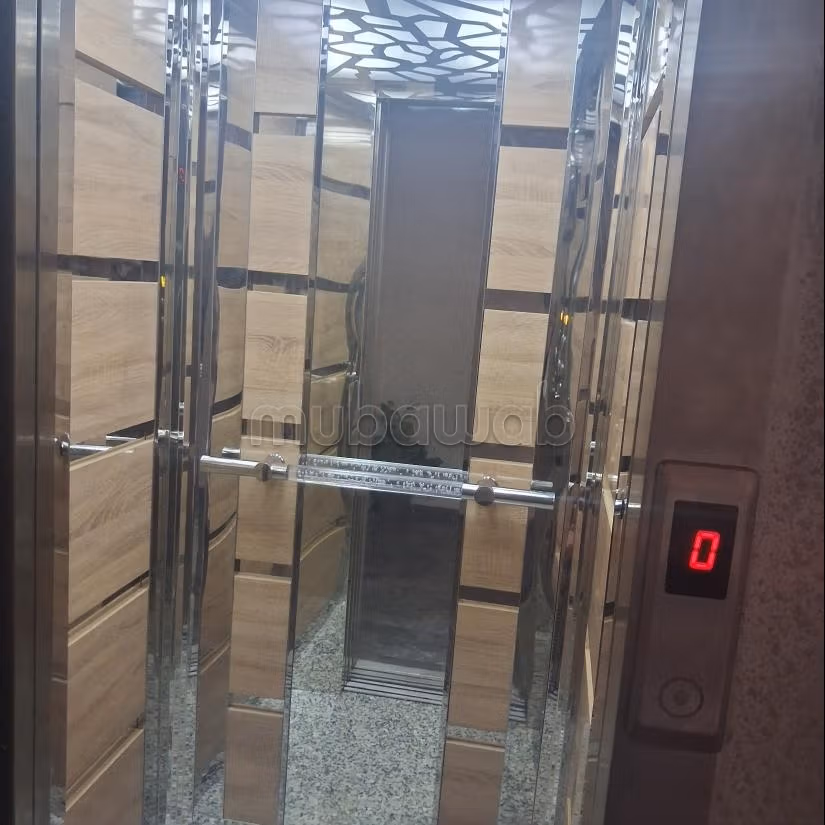 Apartamento en venta en Deroua. 3 habitaciones. Ascensor
