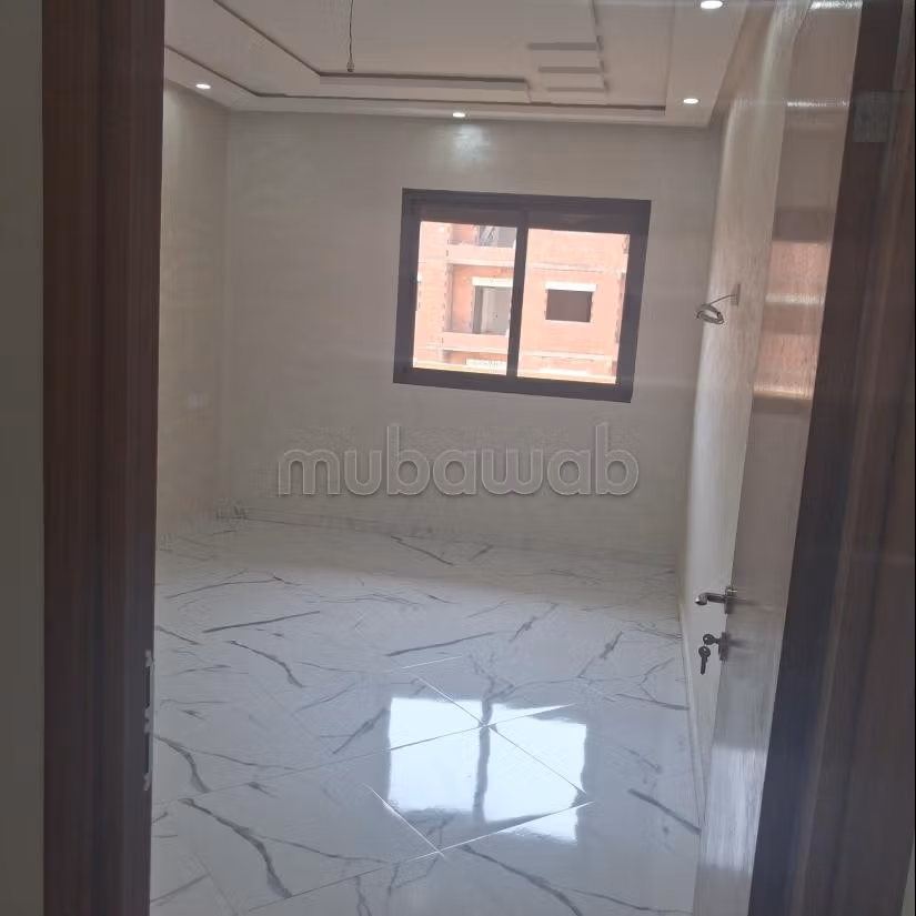 Apartamento en venta en Deroua. 3 habitaciones. Ascensor