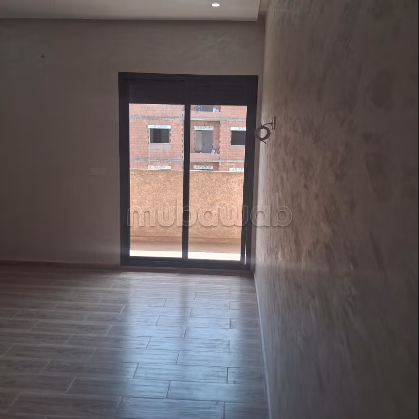 Apartamento en venta en Deroua. 3 habitaciones. Ascensor