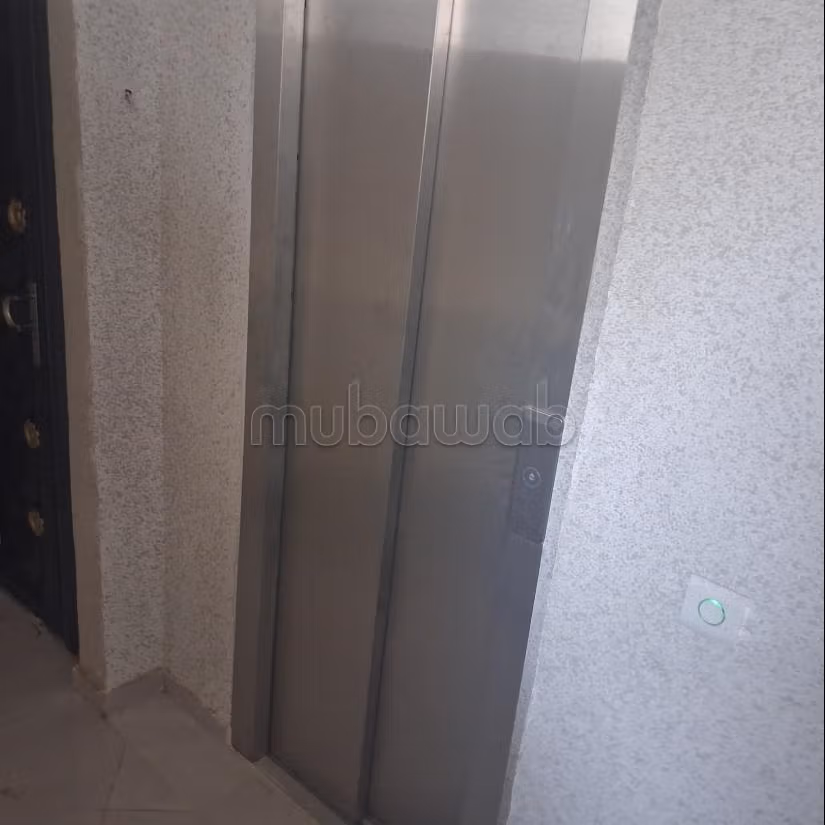 Apartamento en venta en Deroua. 3 habitaciones. Ascensor