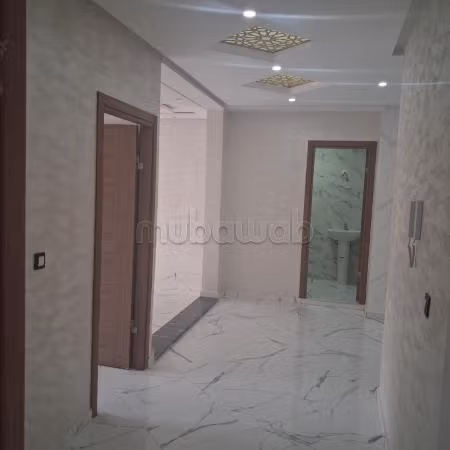 Appartement en vente à Deroua. 
3 chambres. 
Ascenseur