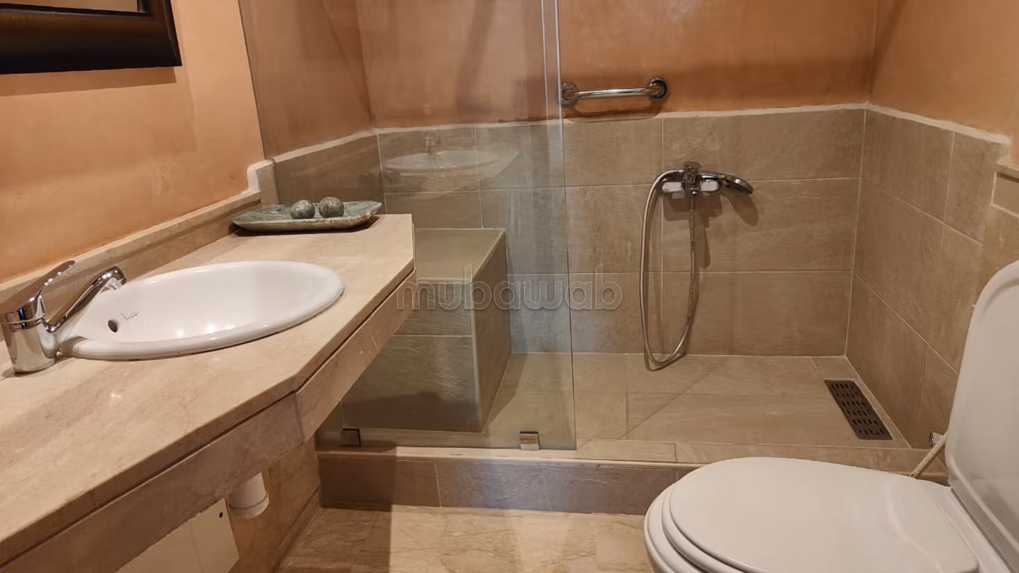 Appartement en location à Les princesses.
3 pièces confortables.
Bien meublé — 5