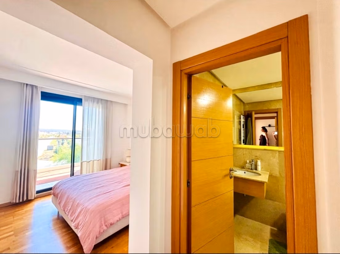 Superbe appartement 2 chambres meublé avec vue sur piscine et chambre de personnel