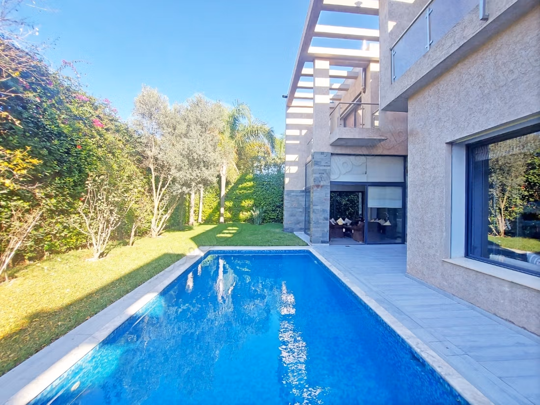 Villa bouskoura avec piscine