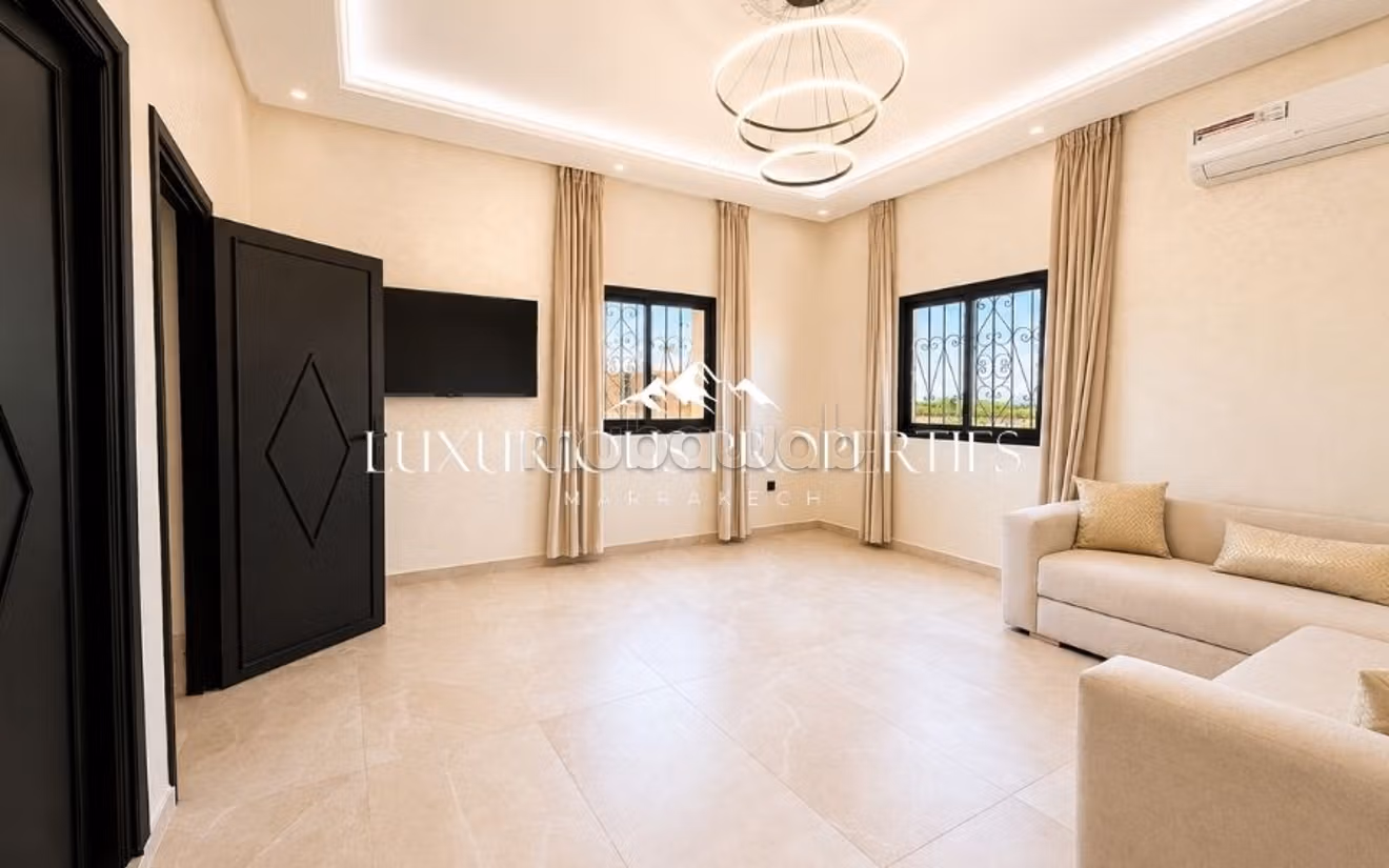 Moderne villa renovated met VNA, Route de Fès