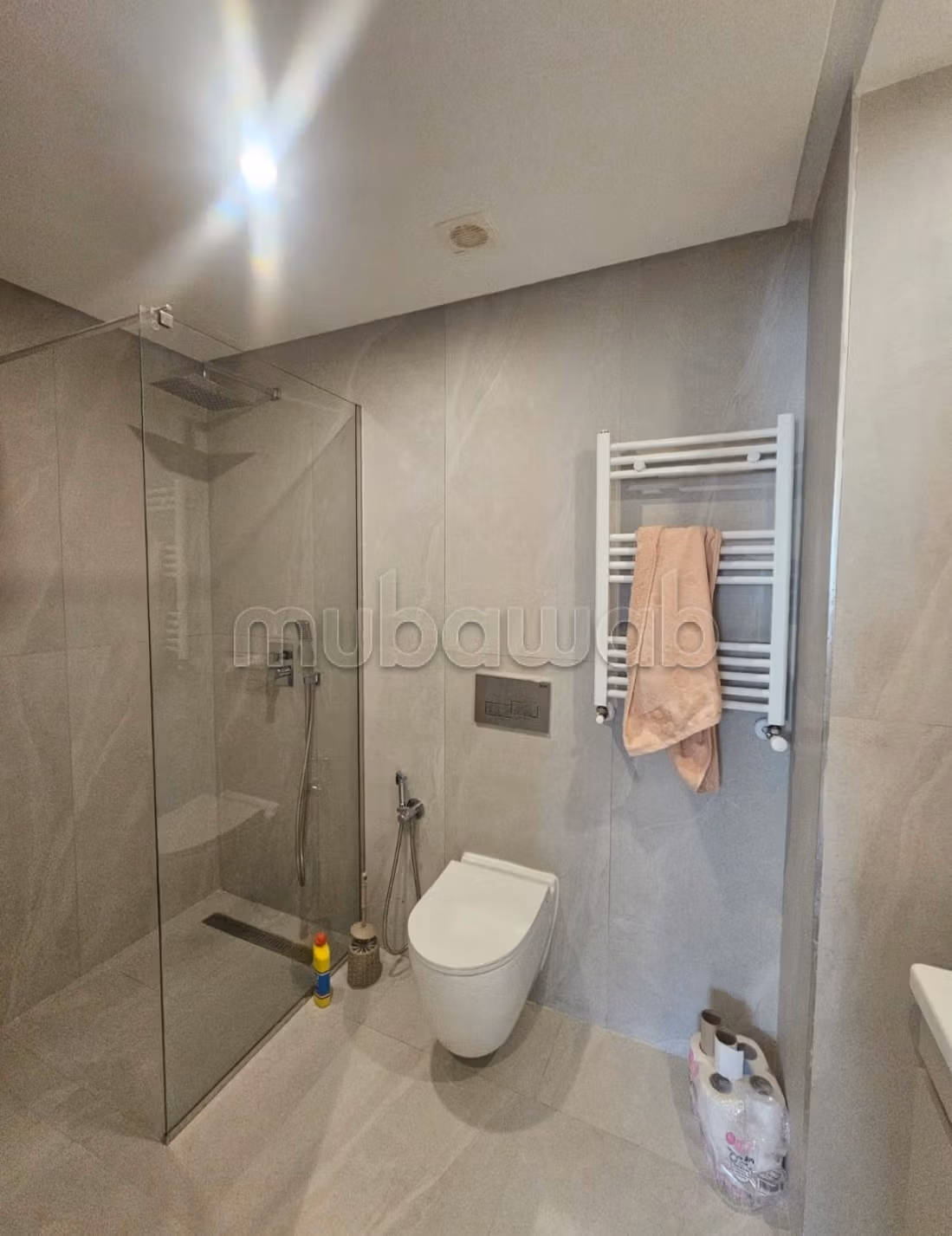 Appartement semi meublé à louer – Résidence Regali