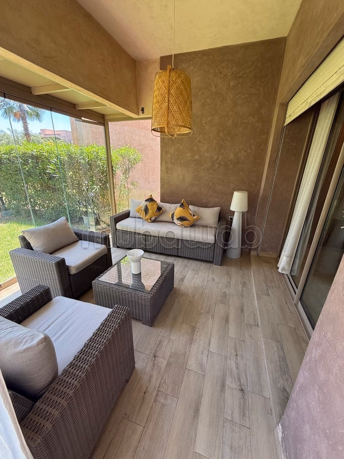 Très bel appartement pour une location saisonnière à Agdal. 4 pièces. Prestation de conciergerie, belle Piscine
