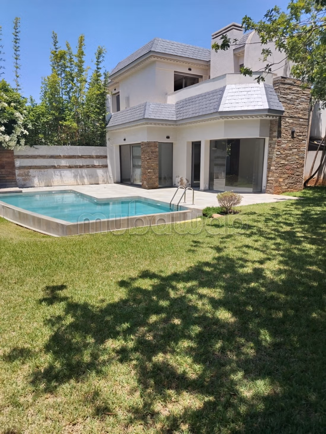 Manifique Villa a la location vide a anfa 60000dh