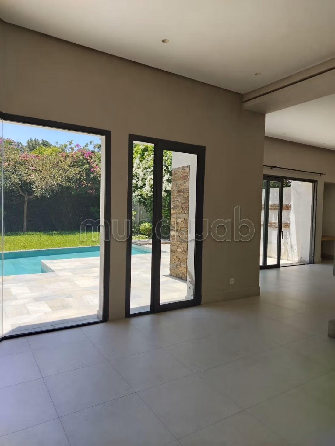 Manifique Villa a la location vide a anfa 60000dh