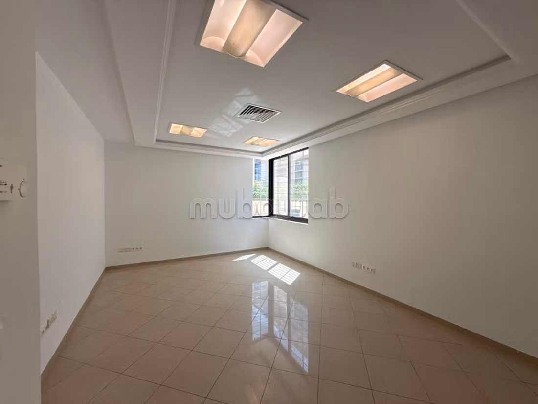 Un edificio di 4000m² al Lago 2