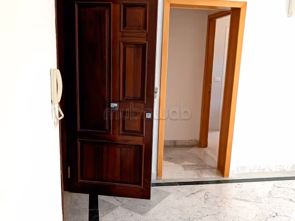 Very nice apartment for rent in Cité Ennasr 2. Area 69 m². Quiet environment without overlooking.