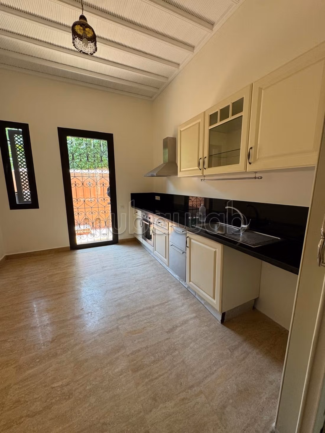 Superbe appartement à vendre à Agdal. 
2 chambres agréables. 
Piscine et service de Conciergerie — 3