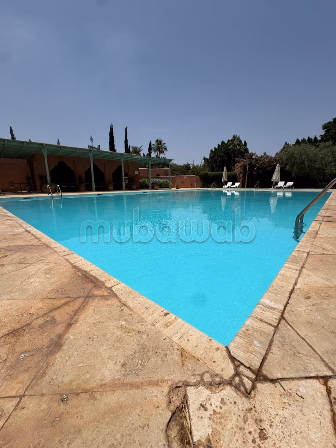 Superbe appartement à vendre à Agdal. 
2 chambres agréables. 
Piscine et service de Conciergerie — 5