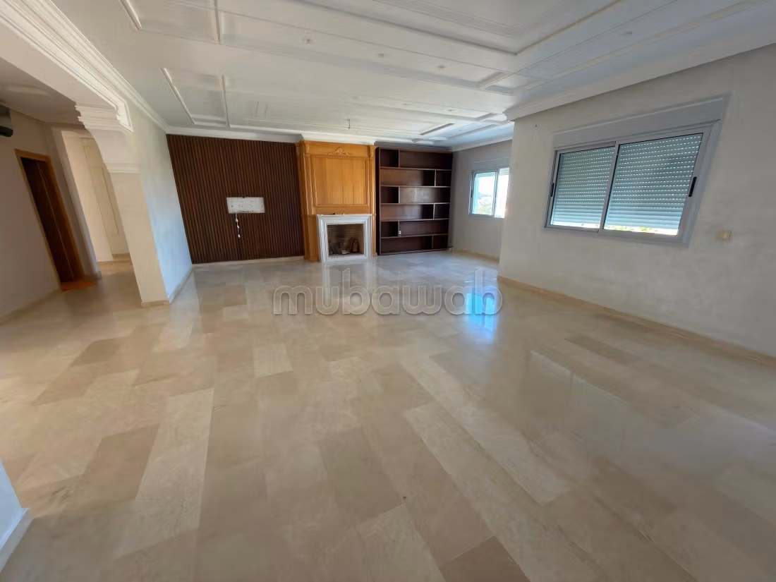 Très bel appartement en location à Du Golf. 3 belles chambres. Jardin et terrasse — 4