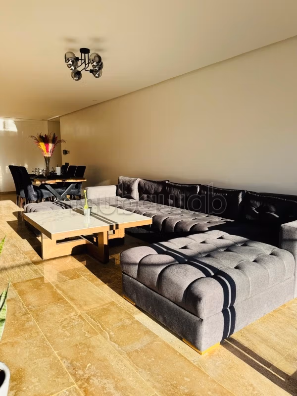 Appartement spacaieuxmoderne meublé à louer 
gueliz