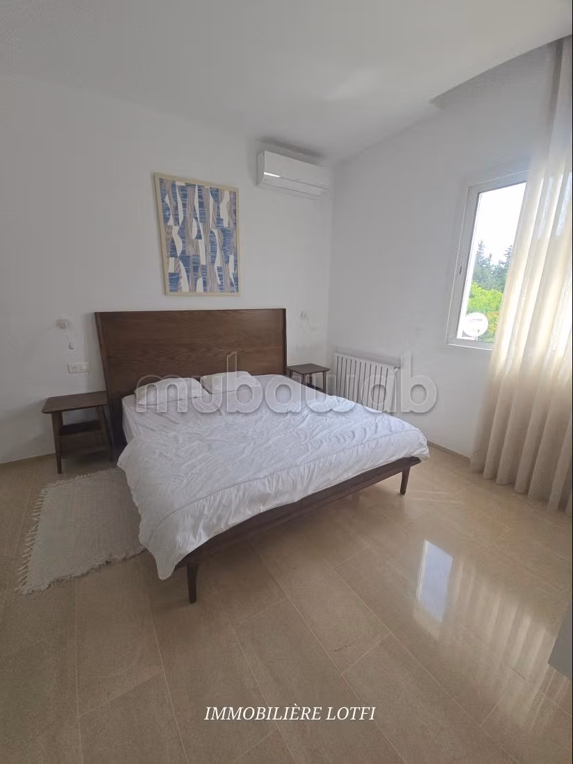Appartement en location à La Marsa Ville. 2 chambres agréables. Service de concierge et climatisation