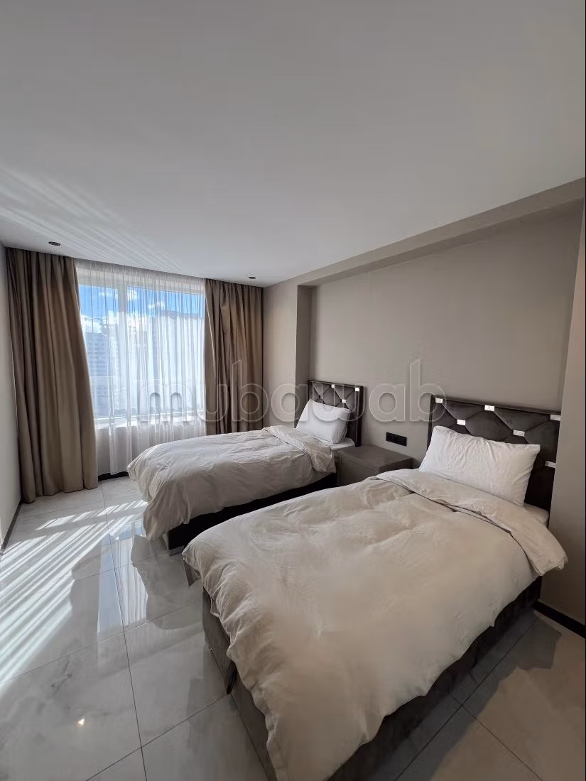 Vakantieappartement te huur in het centrum van Tanger. 4 grote kamers. Adembenemend zeezicht, gepantserde deur