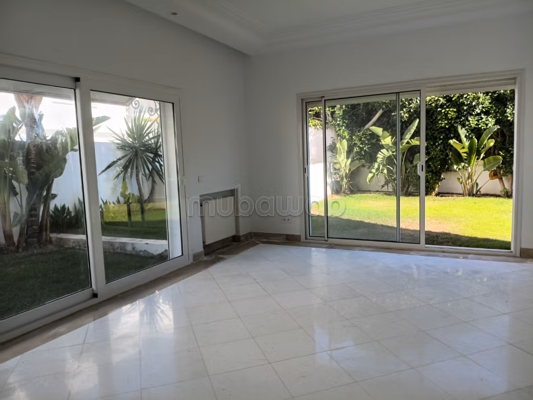 Triplex Contemporaneo Chic in Affitto a Gammarth
