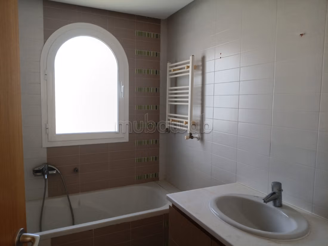 Triplex Contemporaneo Chic in Affitto a Gammarth