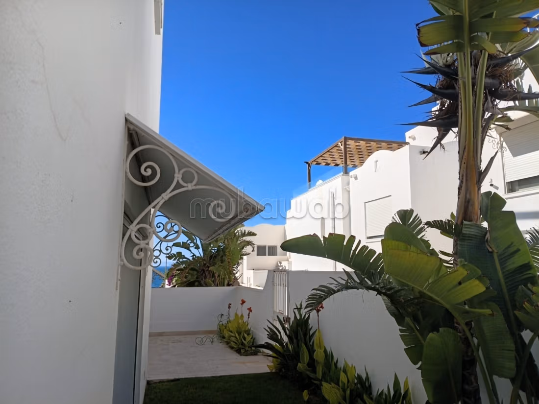 Triplex Contemporaneo Chic in Affitto a Gammarth