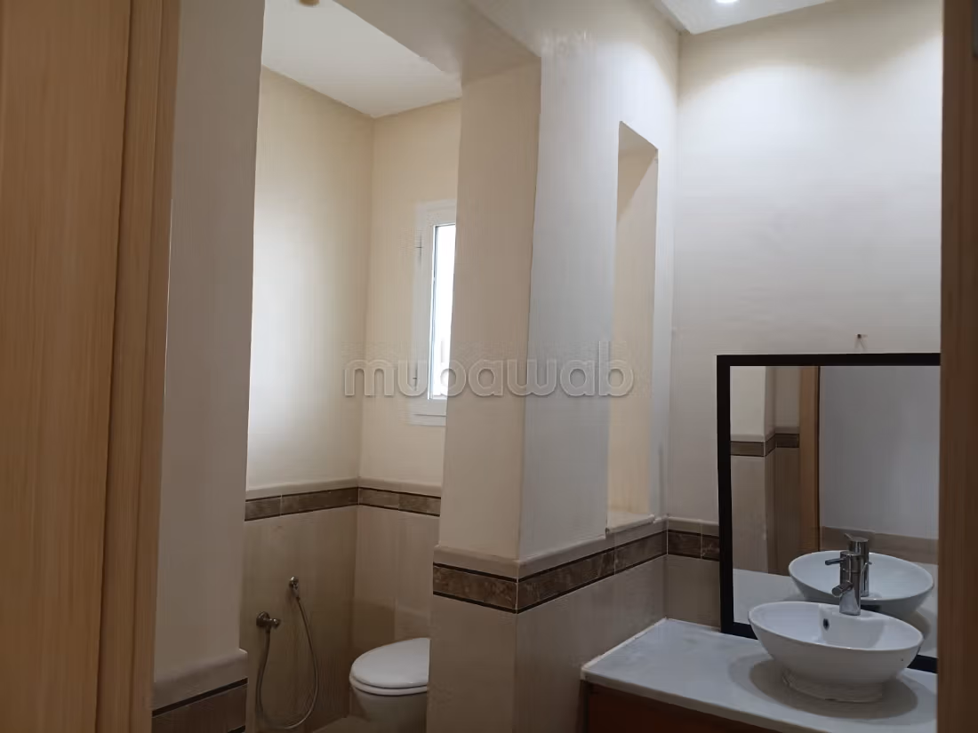 Triplex Contemporaneo Chic in Affitto a Gammarth