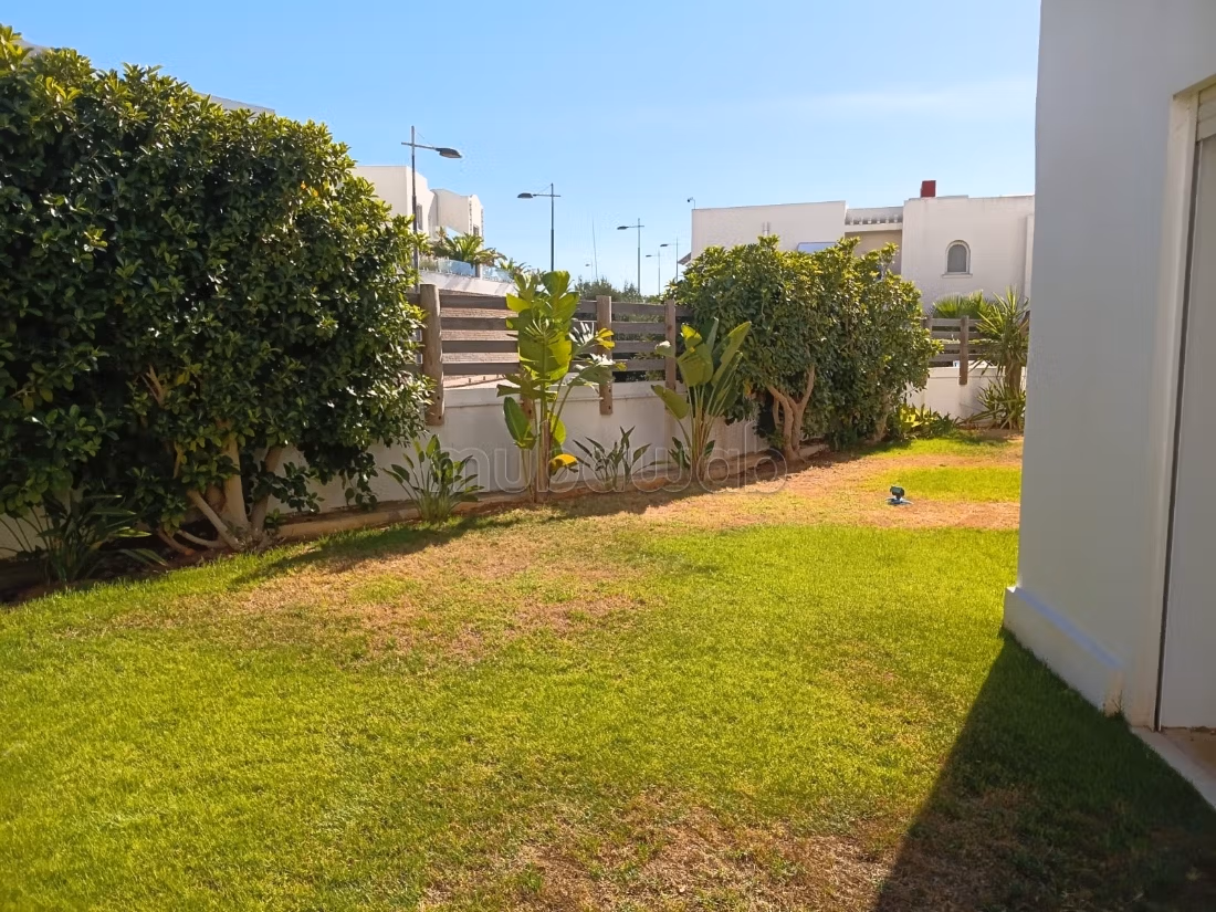 Triplex Contemporaneo Chic in Affitto a Gammarth