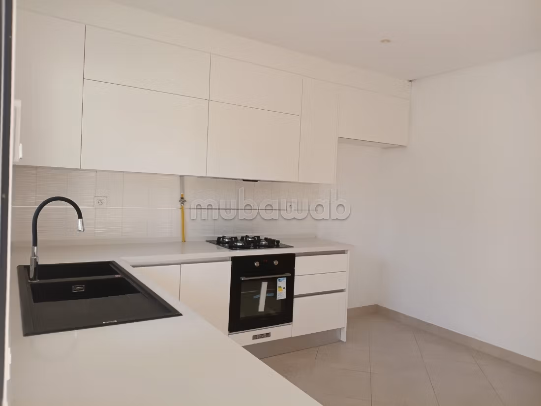 Triplex Contemporaneo Chic in Affitto a Gammarth
