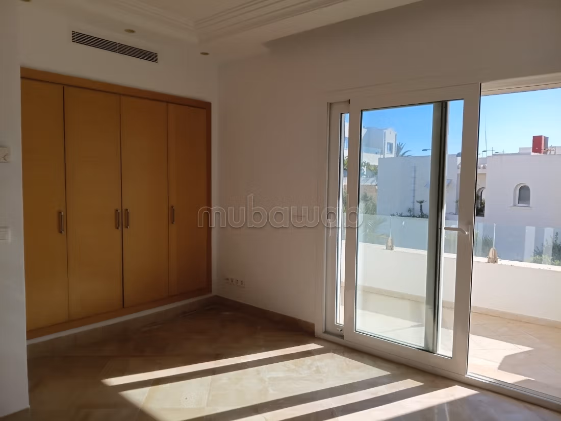 Triplex Contemporaneo Chic in Affitto a Gammarth