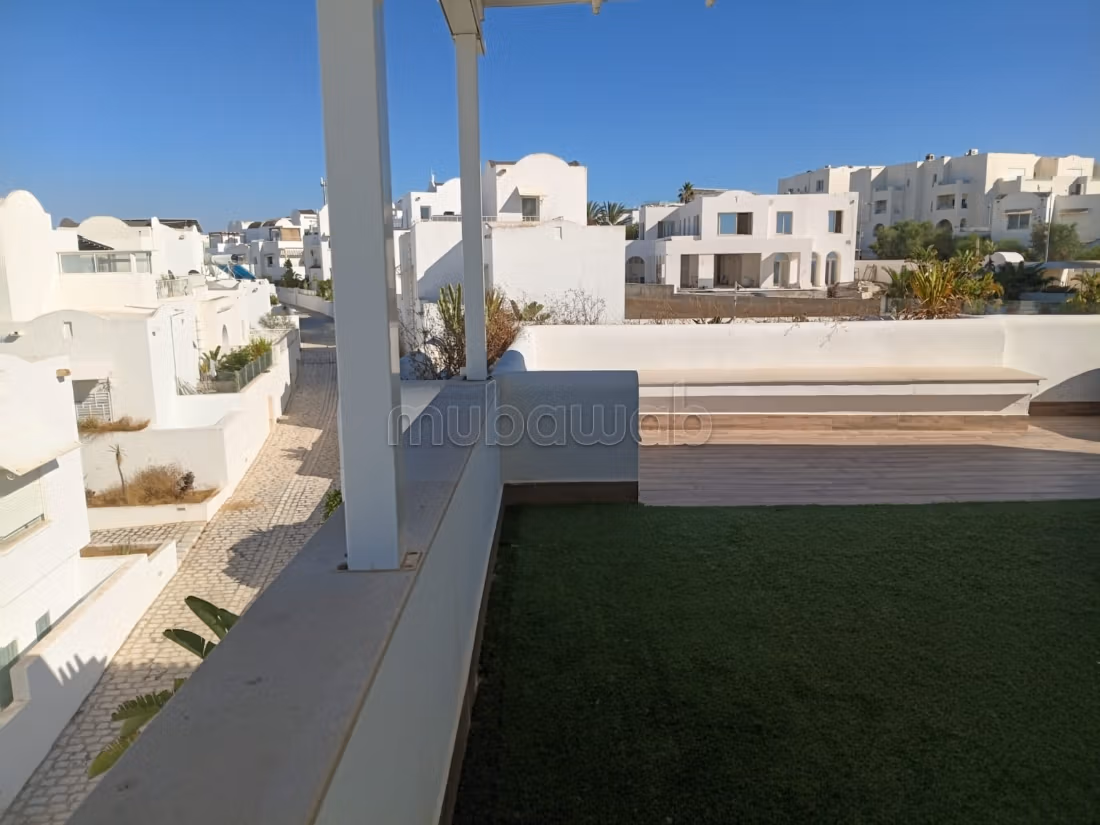 Triplex Contemporaneo Chic in Affitto a Gammarth