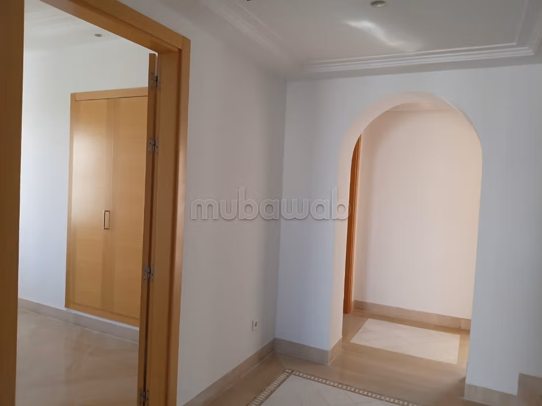 Triplex Contemporaneo Chic in Affitto a Gammarth
