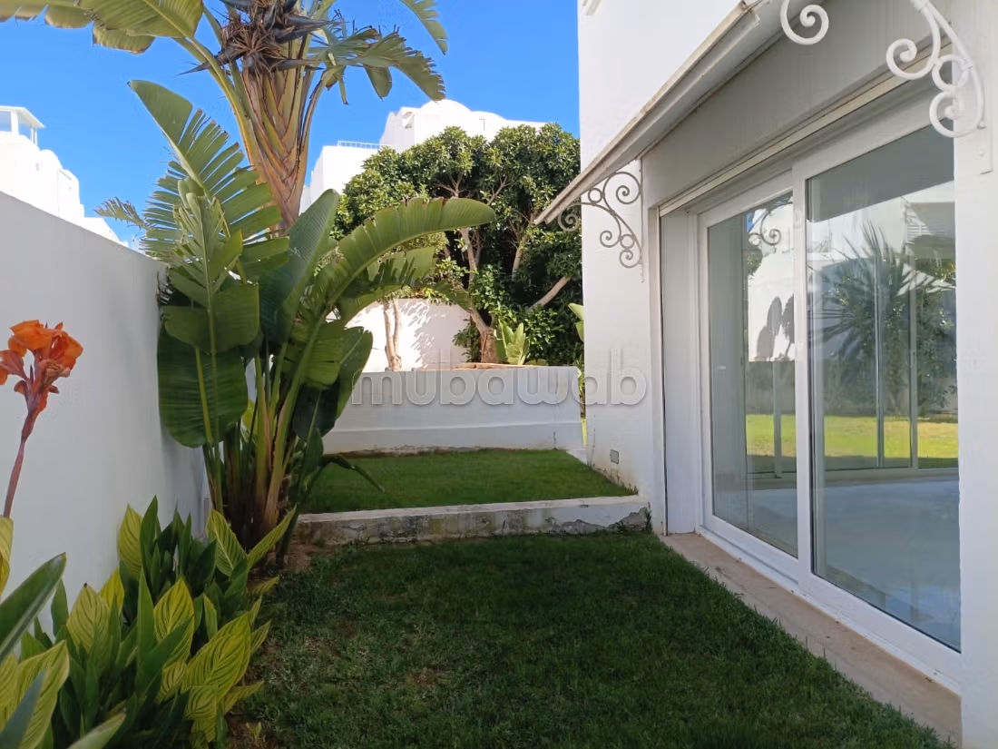 Triplex Contemporaneo Chic in Affitto a Gammarth
