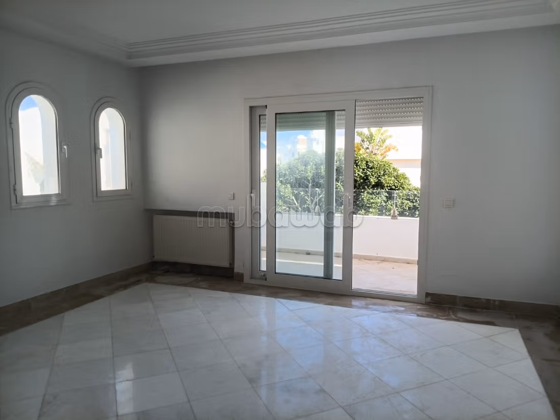Triplex Contemporaneo Chic in Affitto a Gammarth