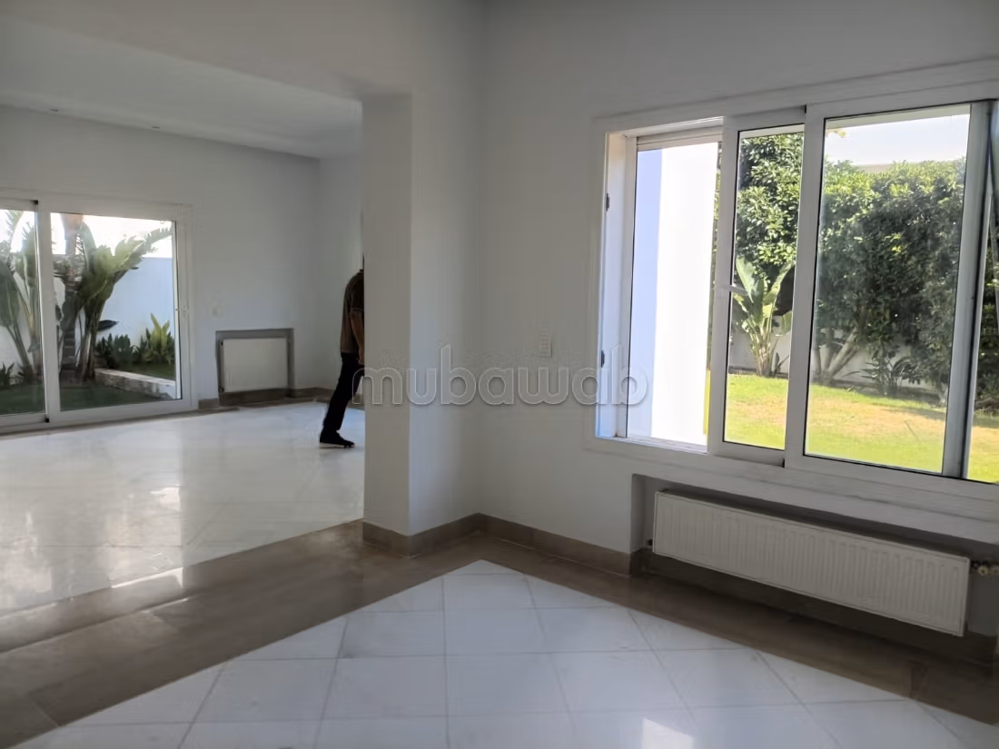 Triplex Contemporaneo Chic in Affitto a Gammarth