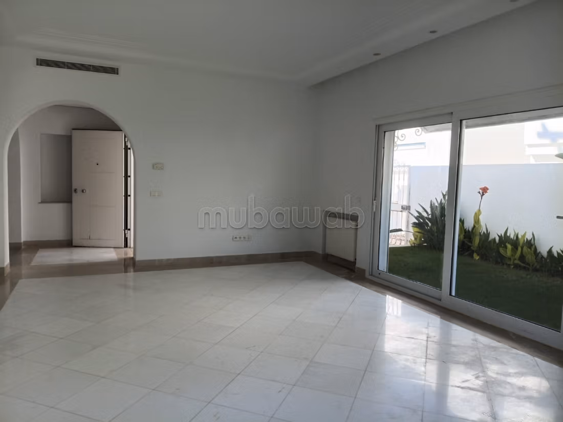Triplex Contemporaneo Chic in Affitto a Gammarth