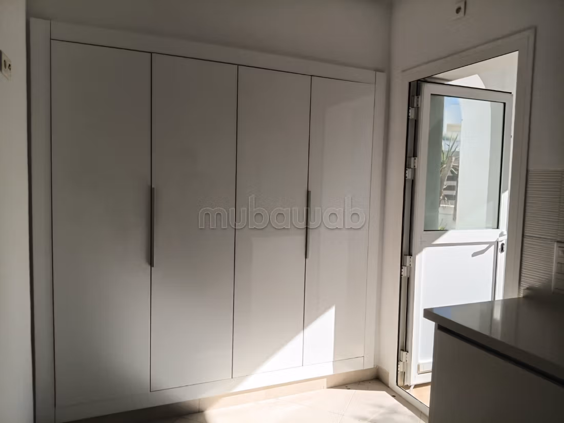 Triplex Contemporaneo Chic in Affitto a Gammarth