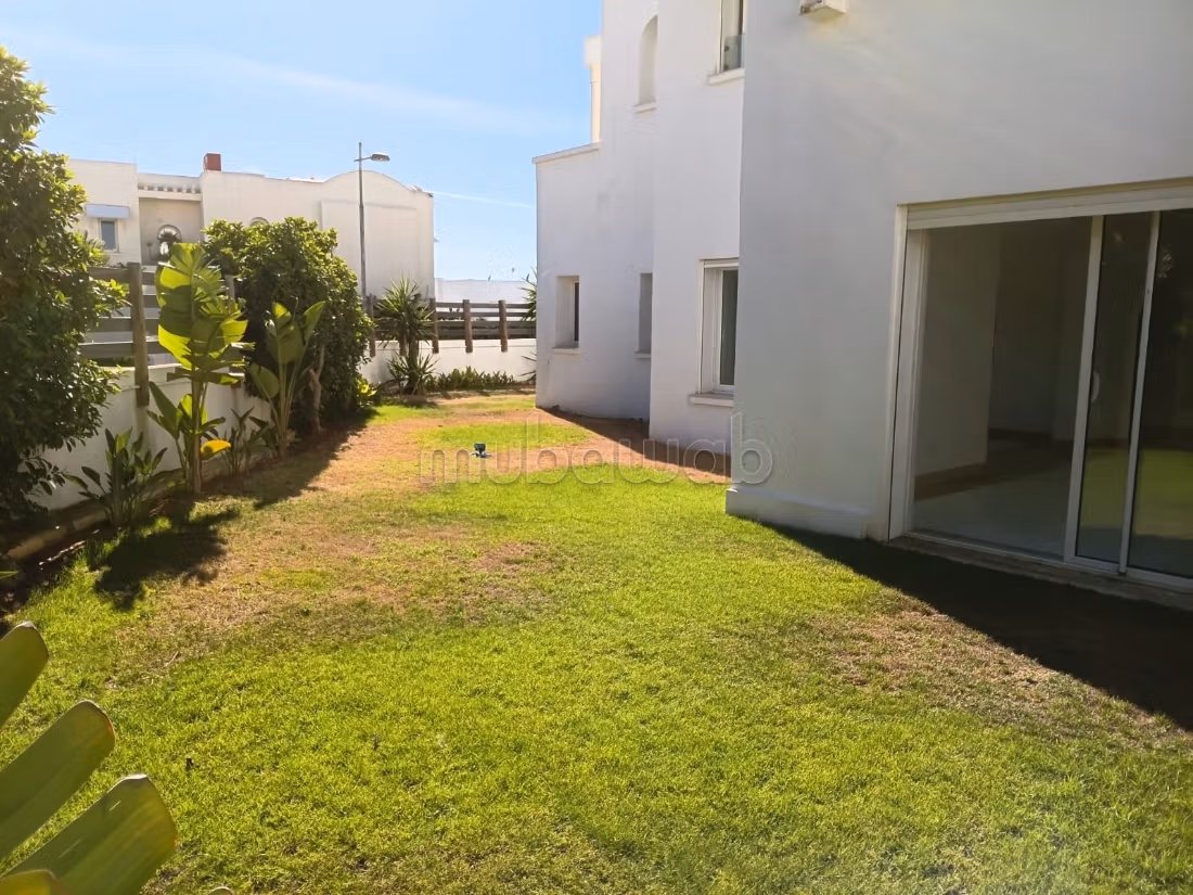 Triplex Contemporaneo Chic in Affitto a Gammarth
