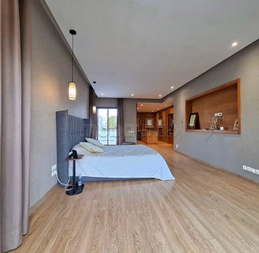 Top villa empty or furnished with pool