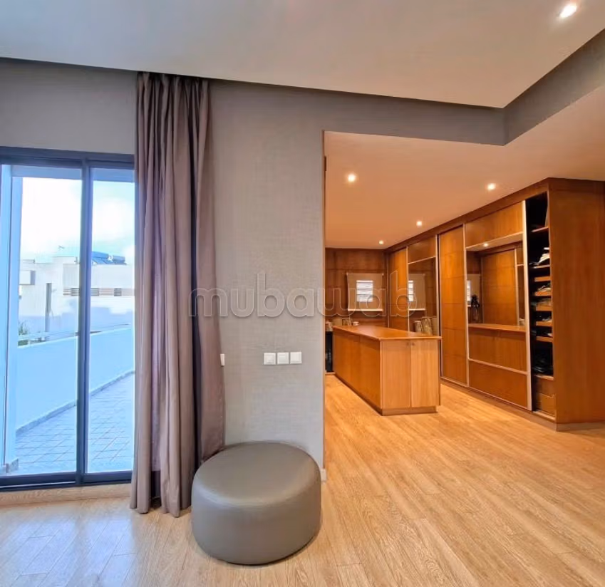 Top villa empty or furnished with pool