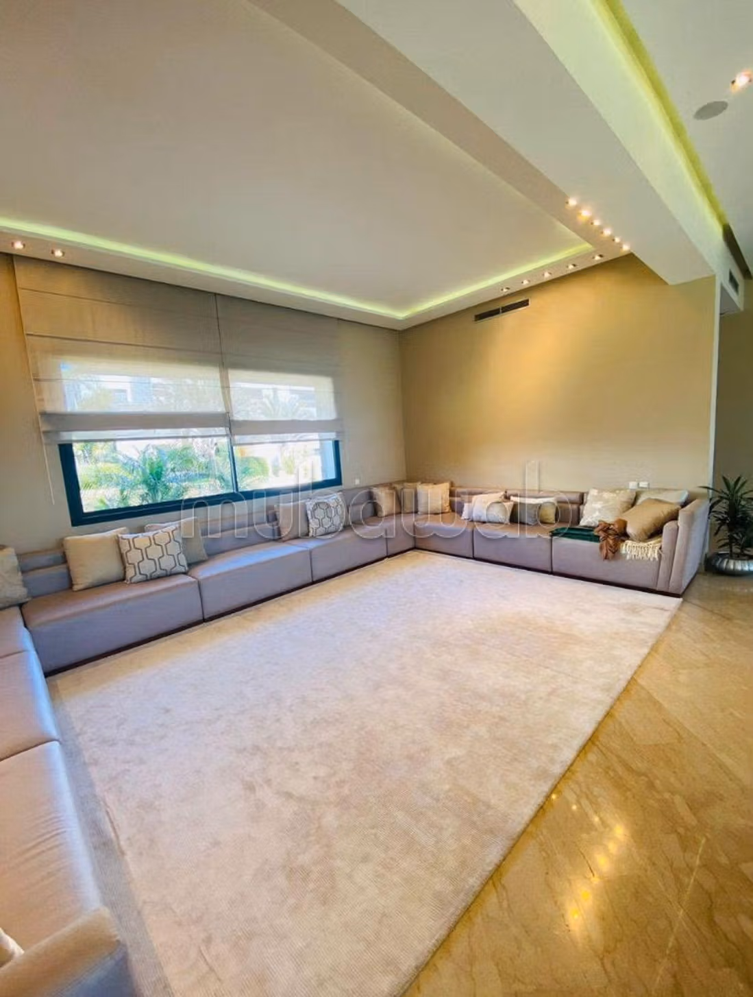 Top villa empty or furnished with pool